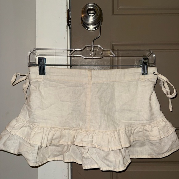 Edikted Dev Ruffle Linen Look Mini Skirt - Picture 3 of 4